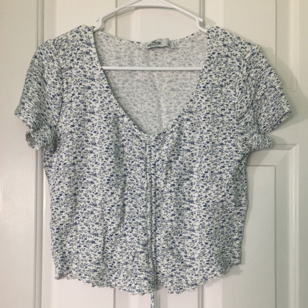 Hollister cropped tee